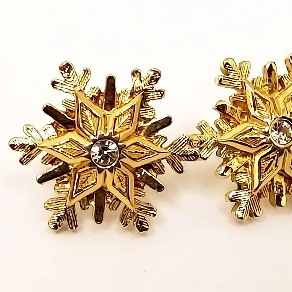 Vintage AVON 3D Gold Finish SNOWFLAKE Pierced Earrings with Rhinestone Accent